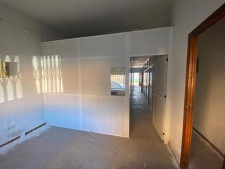 Location Local commercial à Villa del Prado. Local comercial muy céntrico con patio de 125mtrs