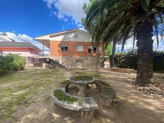 Casa a Villa del Prado. Magnífico chalet independiente con 1.206 metros de parcela
