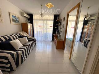 Apartament a Carrer d'amadeu vives 14. Apartamento en la pineda playa