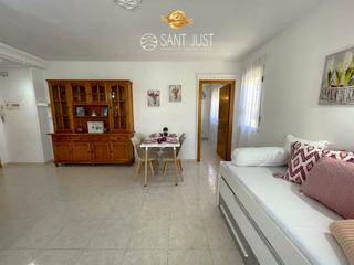 Apartament  Carrer d'amadeu vives 69. Apartamento cerca de la playa de la pineda
