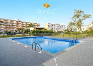Apartment in Carrer d'amadeu vives 67. ¡tu refugio junto al mar en la pineda!