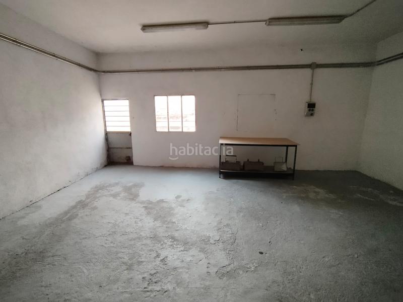 Foto fc420001-e292-4742-acec-b5ba4ff27818. Bâtiment à usage industriel dans Chinchón