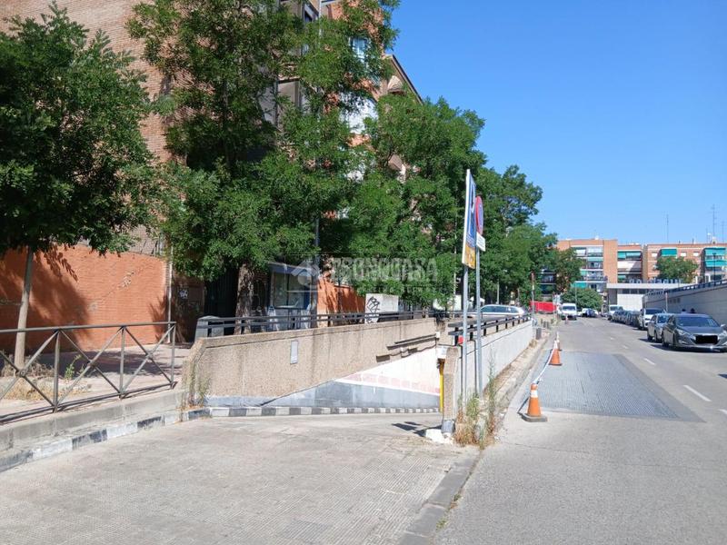 Foto 759a3e27-1eeb-497c-9b6f-76e2d979223a. Parking coche boxplaza de garaje en venta en Vista Alegre Madrid