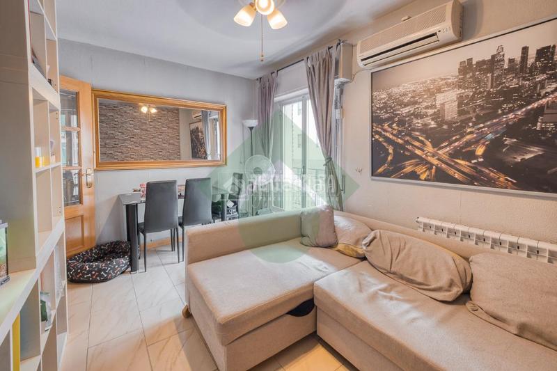 Foto e448df70-cd19-4c01-9004-aa7500b4d4c5. Flat with heating in Vista Alegre Madrid