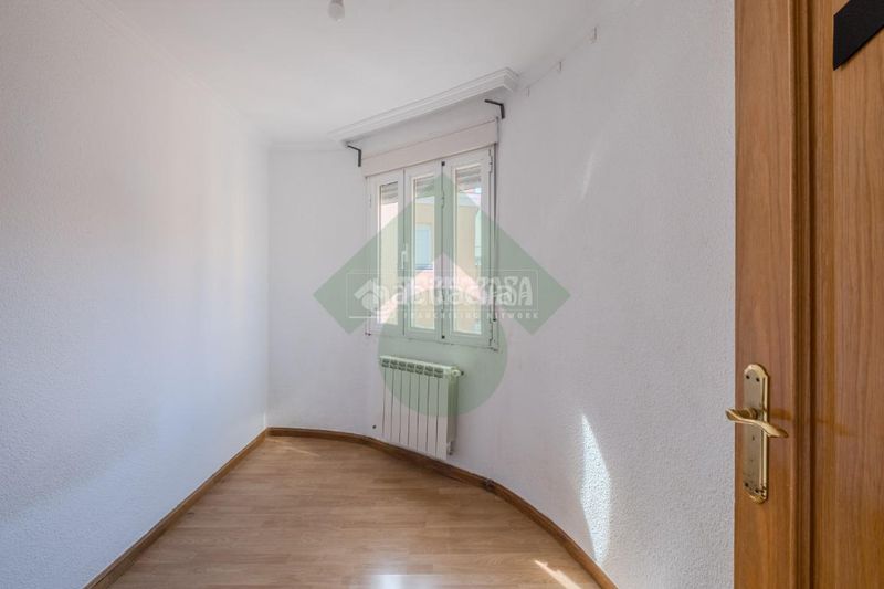 Foto d9fa3db7-6f53-42a4-9a41-b15a314f8982. Pis amb calefacció a Puerta Bonita Madrid