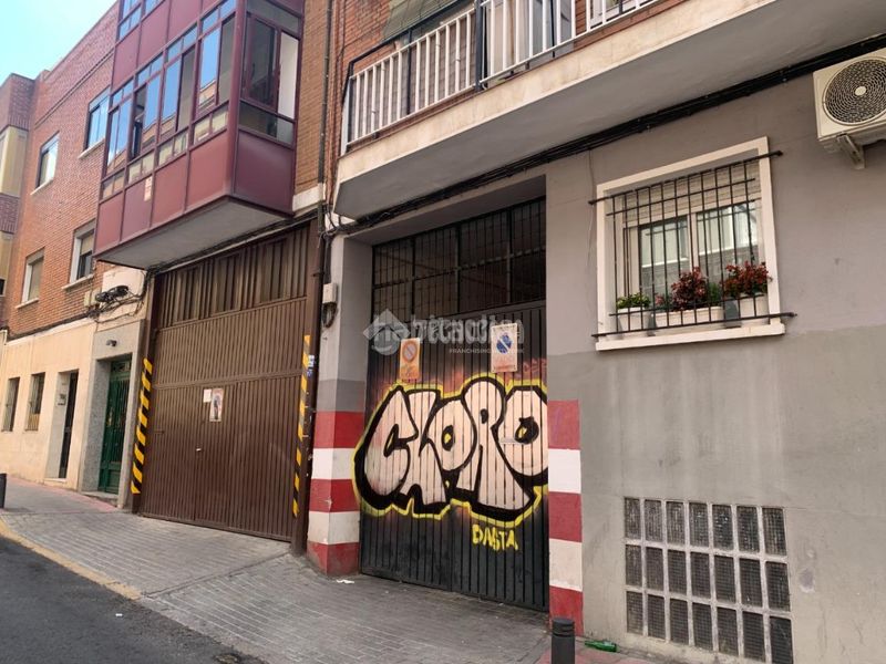 Foto eeeb43a1-d6b0-438e-8ed0-80df5db2925d. Aparcament cotxe a Puerta Bonita Madrid