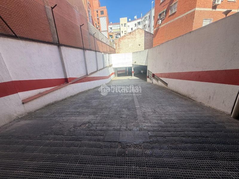 Foto eb55ccec-377d-462c-a460-bff1746d7d7f. Aparcament cotxe a Puerta Bonita Madrid
