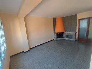 Pis a Taradell. Pis àmpli, exterior i té llar de foc. preu: 135.000 € !!!
