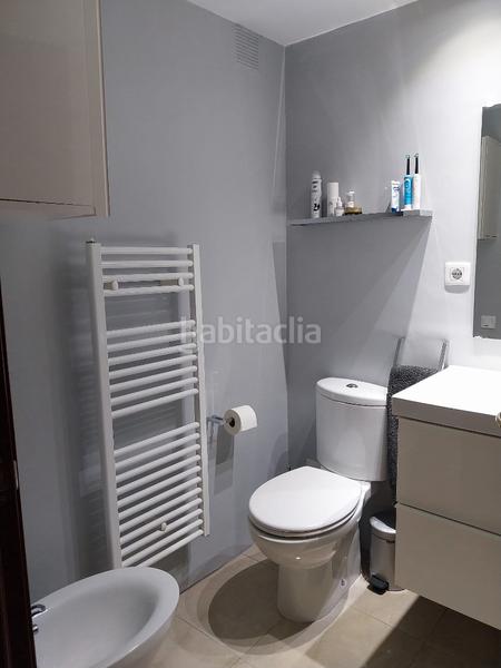 Foto 3c27a560-4a81-488d-b3ef-30f01637325a. Pis a carrer de santiago 28 a Eixample Sud-Migdia Girona