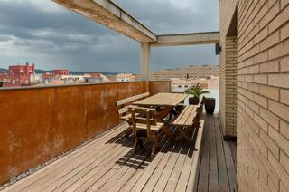 Àtic a Carrer de les guilleries 10. Piso con terraza para disfrutar de increíbles vistas a la ciudad