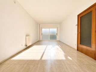 Rent Flat in La Devesa. Acollidor pis a la devesa i a un pas de l´estació