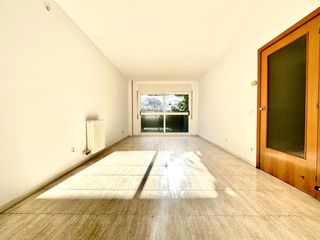 Location Rez-de-chaussée à Carrer guillem de colteller 13. Acollidor pis a la devesa i a un pas de l´estació