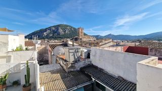 Casa adossada a Pollença Poble. Casa adosada en el centro de pollensa para reforma integral