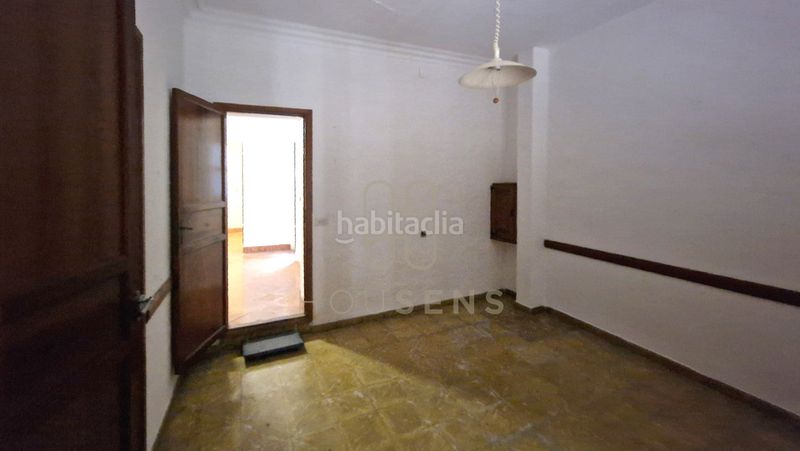Foto baf70be9-3643-45ea-8d6f-57f139b3d177. Casa adossada amb xemeneia a Pollença poble Pollença