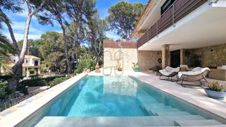 Chalet in Costa de la Calma. Chalet con piscina privada, reformado y sostenible en costa de l