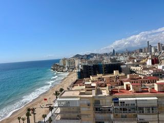 Piso en Valencia 1. Se vende exclusivo piso de esquina en primera lnea de mar en la