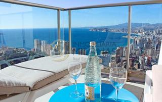 Apartament a Calle calle de viena 8. Lujoso apartamento con gran terraza con vistas al mar y montaña
