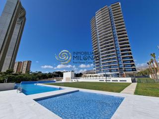 Apartament en Playa Poniente. Exclusivo apartamento nuevo con gran terraza con vistas al mar a