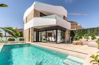 Chalet en Los Balcones y los Altos. Moderna villa de obra nueva en orihuela costa