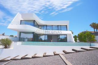 Xalet en Marisol Park - Ortembach - Los Almendros. Moderna villa de lujo con piscina infinity a solo 990m de la pla