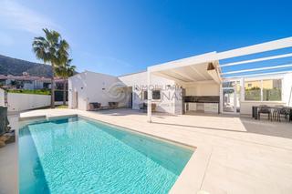 Chalet en L´Albir. Villa de lujo moderna en una sola planta en el allbir en gran pa