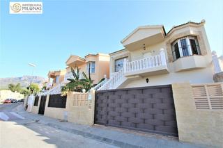 Casa a Coloma. Chalet independiente de 3 dormitorios con piscina privada con vi