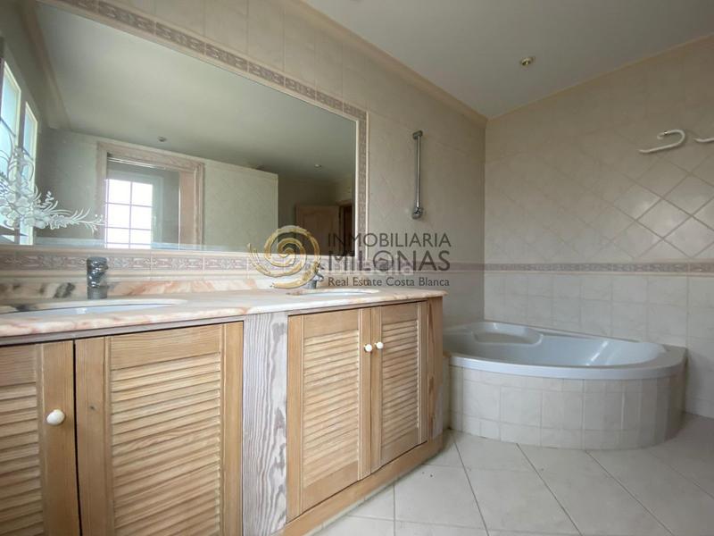 Foto 6f14d18d-03ad-4093-a42f-9ff94d38d031. Maison avec parking piscine dans Coloma Nucia (la)