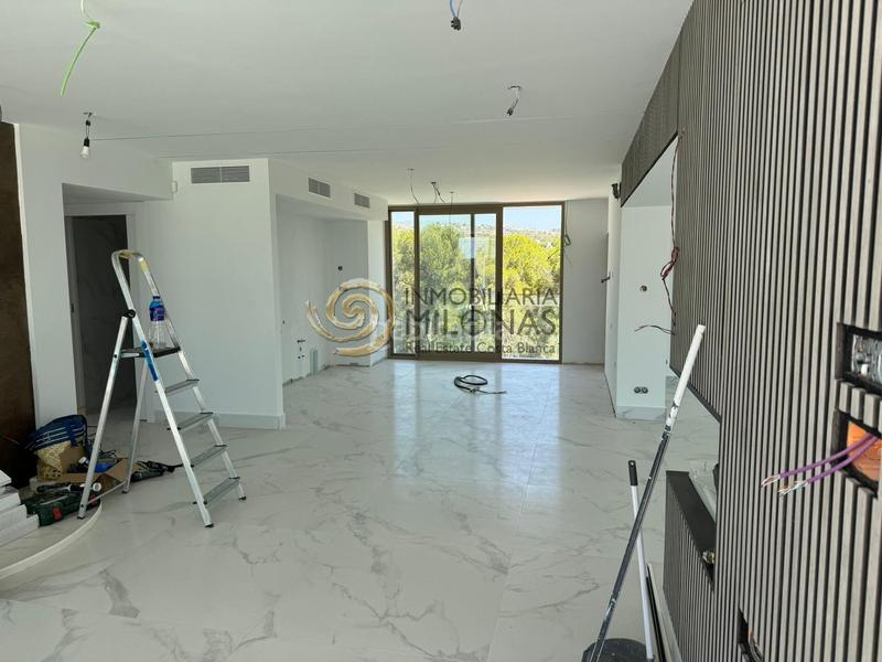 Foto 076dc1a4-8e56-402b-99d7-6f08dc17d985. Xalet amb calefacció aparcament piscina a Urbanizaciones Benidorm