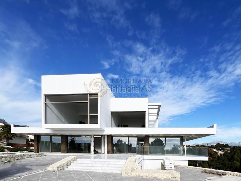 Foto 89b9f6d4-27d5-4a41-8acd-de059e2dda7e. Xalet amb calefacció aparcament piscina a Urbanizaciones Benidorm