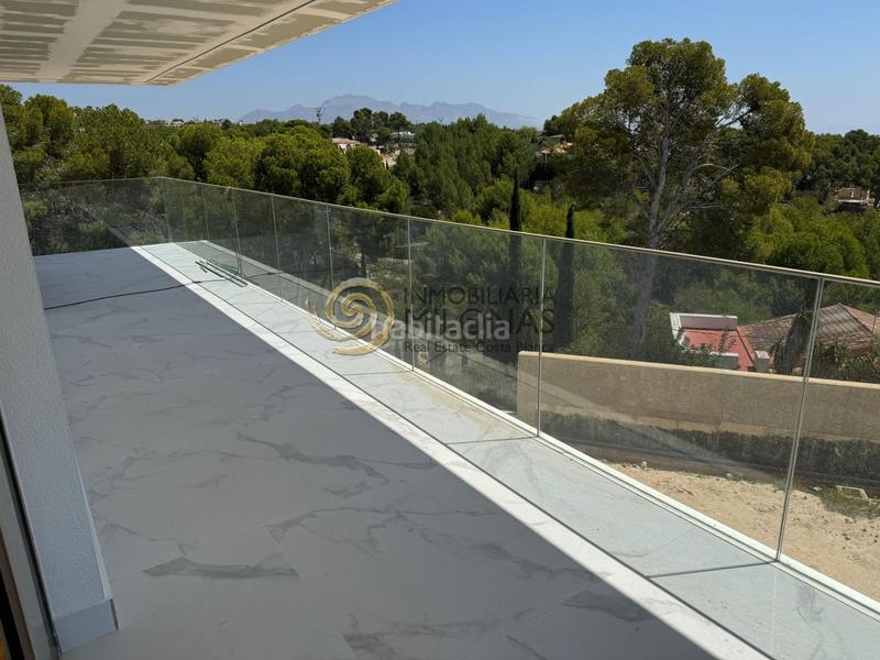 Foto fe8f37dd-e2ac-4ce7-9f9d-65d797fe462c. Xalet amb calefacció aparcament piscina a Urbanizaciones Benidorm