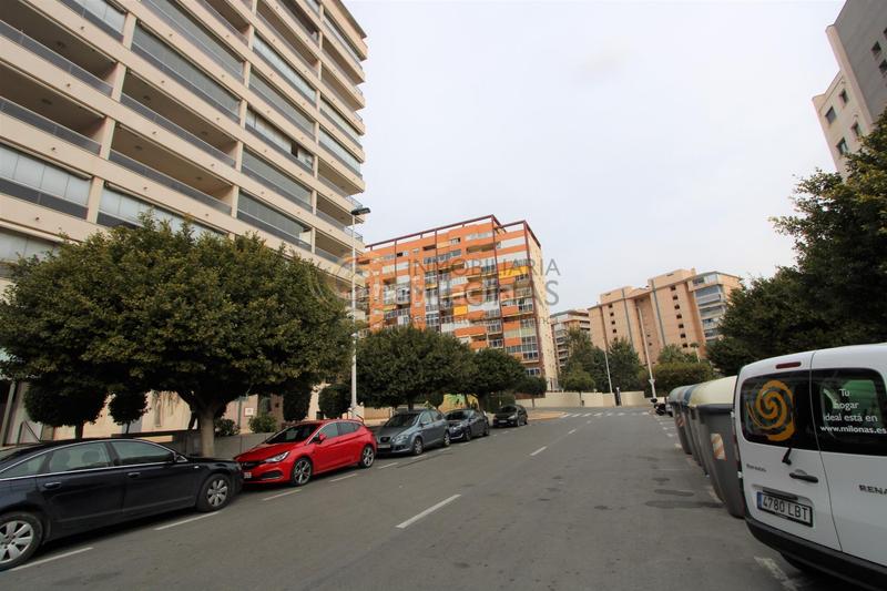 Foto 3d9d8ed4-0c4f-4193-8c74-1e6fc3ca60ad. Aparcament cotxe a Bulevar-Puerta Mítica Vila Joiosa (la)