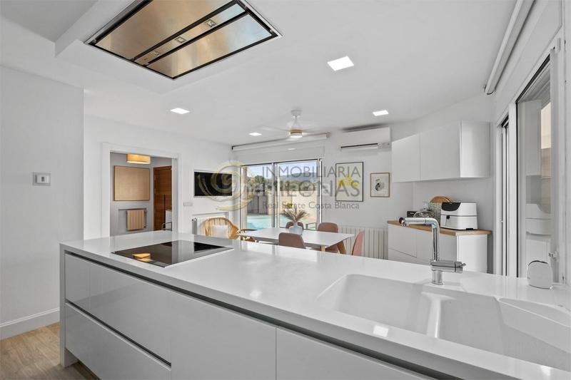 Foto 74436874-619d-4a05-ae9d-39da1e4871f0. Chalet con riscaldamento parcheggio piscina in Escandinavia-Cautivador Alfàs del Pi (l´)