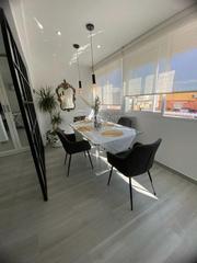 Apartament a Colonia Madrid. Ático dúplex reformado en colonia de madrid, benidorm