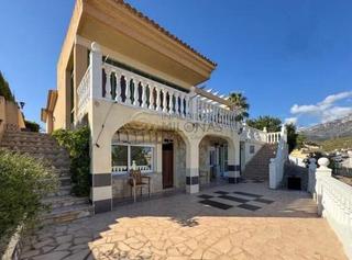 Casa en Coloma. La casa perfecta para tu familia en la nucia!