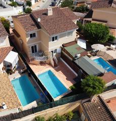 Casa en Calle llampuga 8. Gran chalet pareado con piscina privada en la nuca