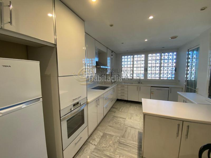 Foto 88c7b58d-ea6b-4f41-85b6-0765a9f478fc. Location appartement avec chauffage parking piscine dans Benidorm