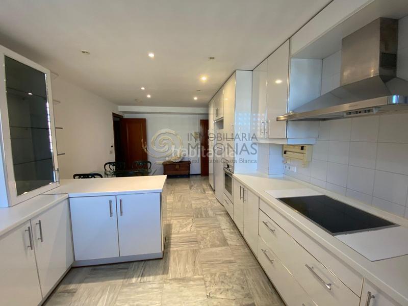 Foto a4ceb71d-7a9e-4659-a06c-e5f47a60c219. Location appartement avec chauffage parking piscine dans Benidorm