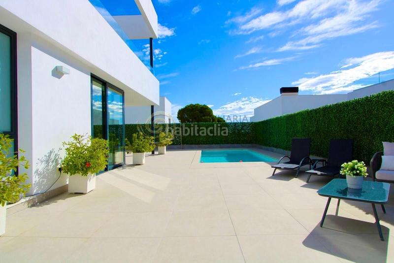 Foto 0081222e-febb-4196-9f4d-90a3c43384bd. Xalet amb calefacció aparcament piscina a balcón de Finestrat-terra marina Finestrat