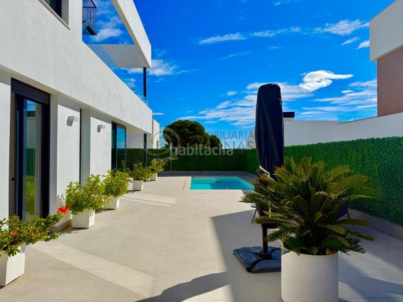 Foto 01449d28-09fa-403b-a261-f46bbeb861c0. Xalet amb calefacció aparcament piscina a balcón de Finestrat-terra marina Finestrat