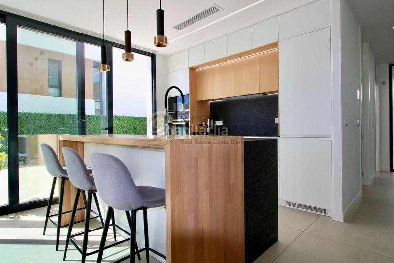 Foto 123f3618-8b8c-4b19-8f87-81667a801033. Xalet amb calefacció aparcament piscina a balcón de Finestrat-terra marina Finestrat