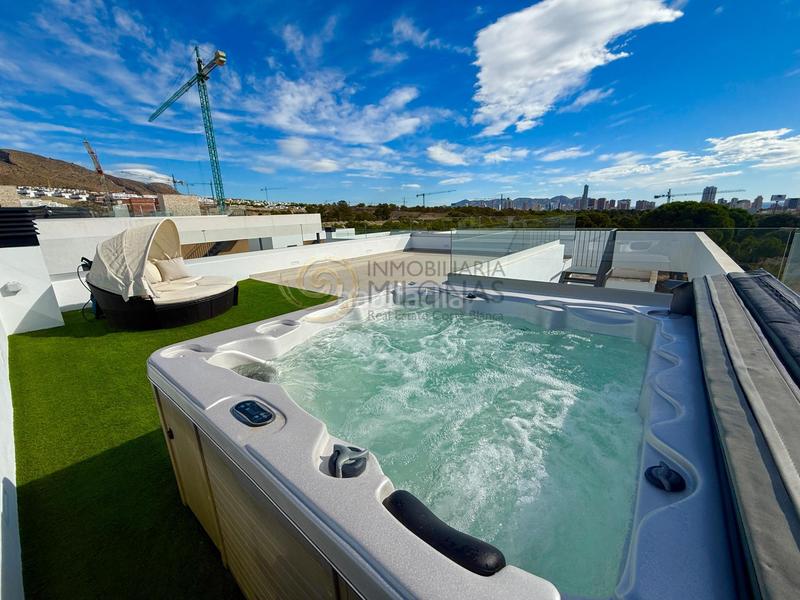 Foto 30c549e3-2dc4-4aa4-9086-1a6a63ea49b9. Xalet amb calefacció aparcament piscina a balcón de Finestrat-terra marina Finestrat