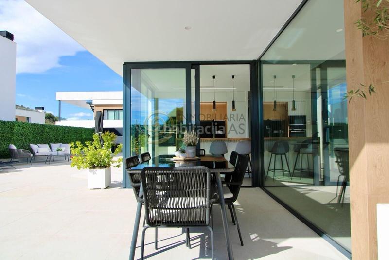 Foto 3a25d17a-7296-4980-989e-0e31dbb16937. Xalet amb calefacció aparcament piscina a balcón de Finestrat-terra marina Finestrat