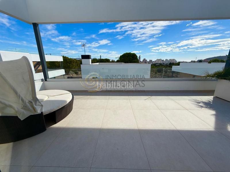 Foto 4b87cfef-571f-49c4-9285-cd52abf28c4b. Xalet amb calefacció aparcament piscina a balcón de Finestrat-terra marina Finestrat