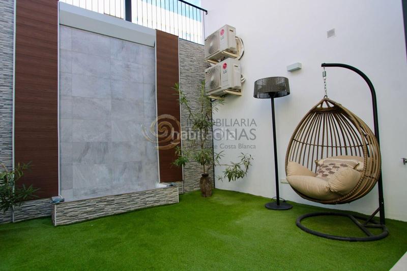 Foto 70e94dc3-8043-4024-abd1-3a2911b37fb7. Xalet amb calefacció aparcament piscina a balcón de Finestrat-terra marina Finestrat