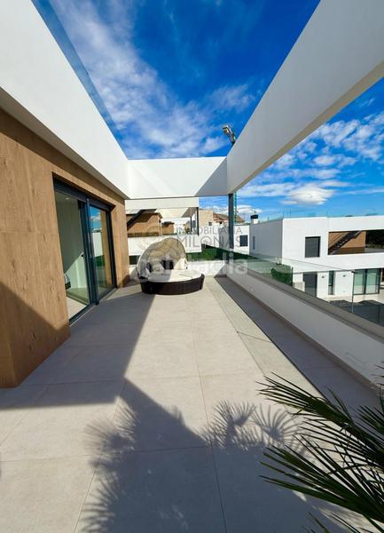 Foto 79f84db9-62ee-47d4-8fcf-708087e95b30. Xalet amb calefacció aparcament piscina a balcón de Finestrat-terra marina Finestrat