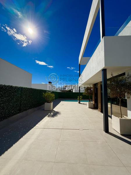 Foto 7a150448-a52e-460b-9fe3-1310500c63f4. Xalet amb calefacció aparcament piscina a balcón de Finestrat-terra marina Finestrat