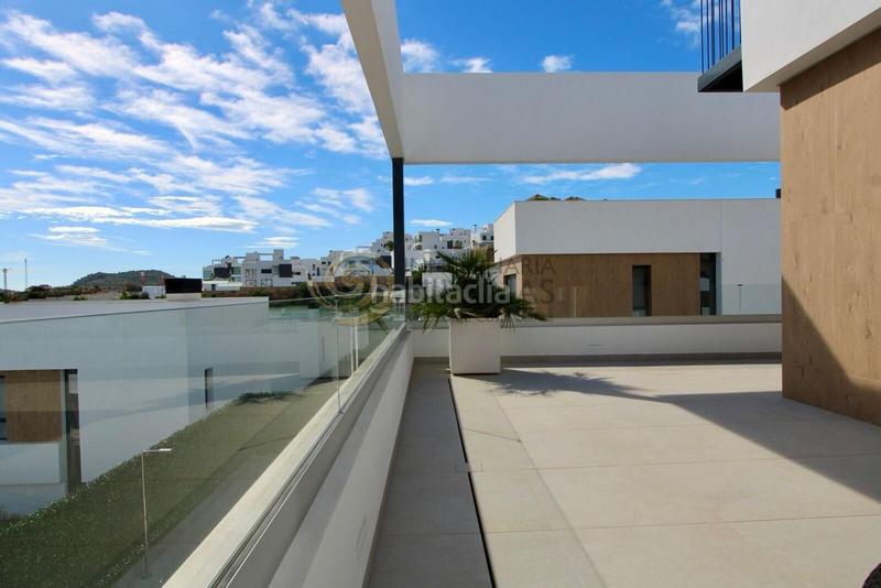 Foto 83fadb87-5943-4460-97ec-cf54786c5c32. Xalet amb calefacció aparcament piscina a balcón de Finestrat-terra marina Finestrat