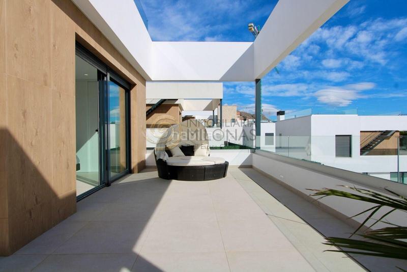 Foto 9c19f747-8ded-42c7-8831-56f83e071232. Xalet amb calefacció aparcament piscina a balcón de Finestrat-terra marina Finestrat