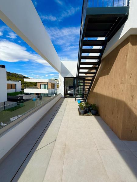 Foto c2d7876b-429e-42a4-870b-a71d23e34565. Xalet amb calefacció aparcament piscina a balcón de Finestrat-terra marina Finestrat