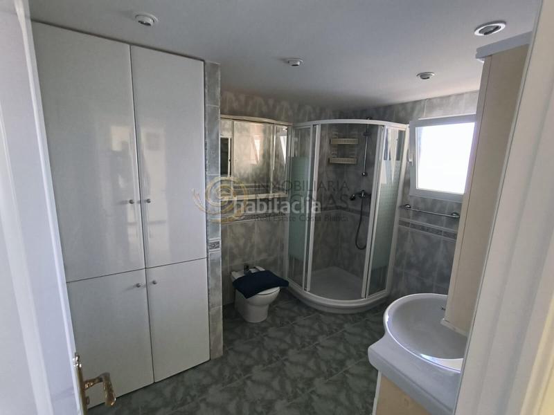 Foto e6f3236d-e86c-45a3-abd3-9e2ad86c5e13. Etagenwohnung mit parking pool in Playa Levante Benidorm